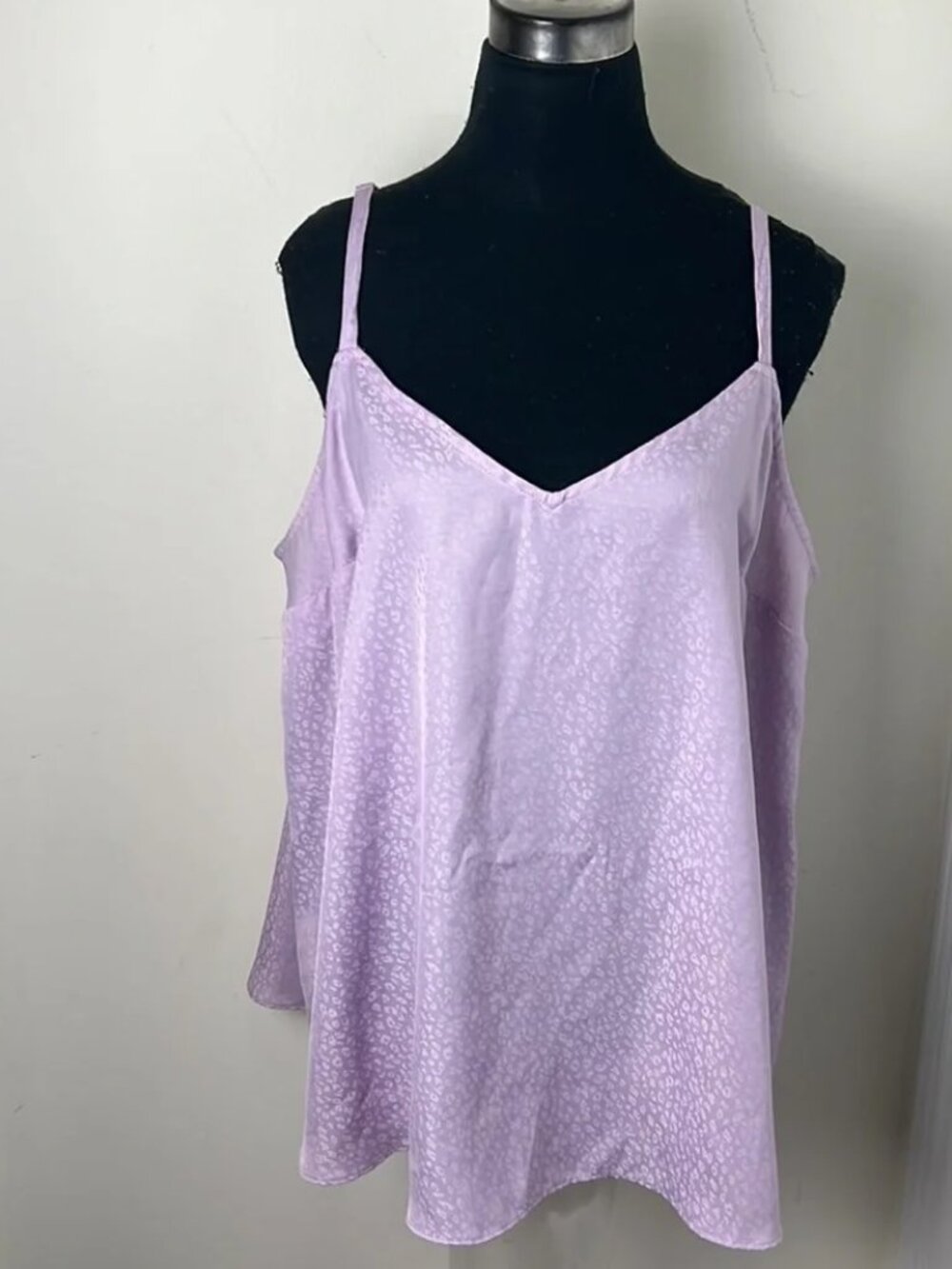 Like New Torrid Sophie Leopard V Neck Cami Tank Lilac Purple Plus Size 1X Summer